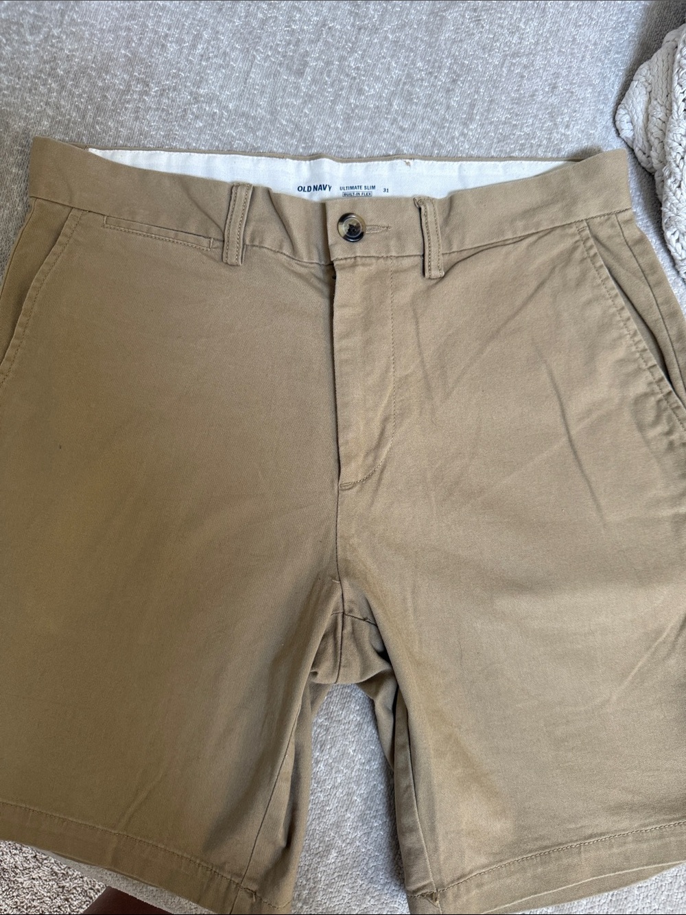 Old Navy Men's 31 slim Tan Chino Shorts